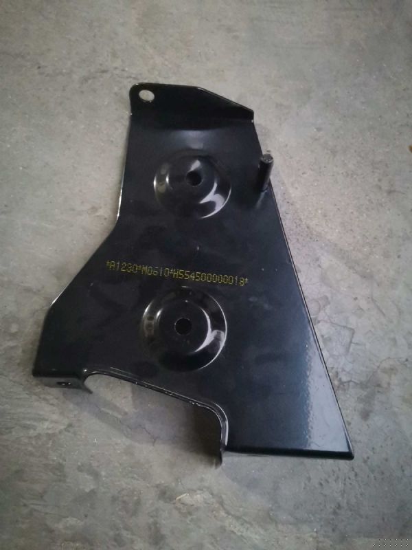 右上护罩前支架总成