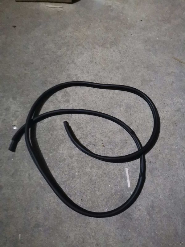 左前门密封条总成