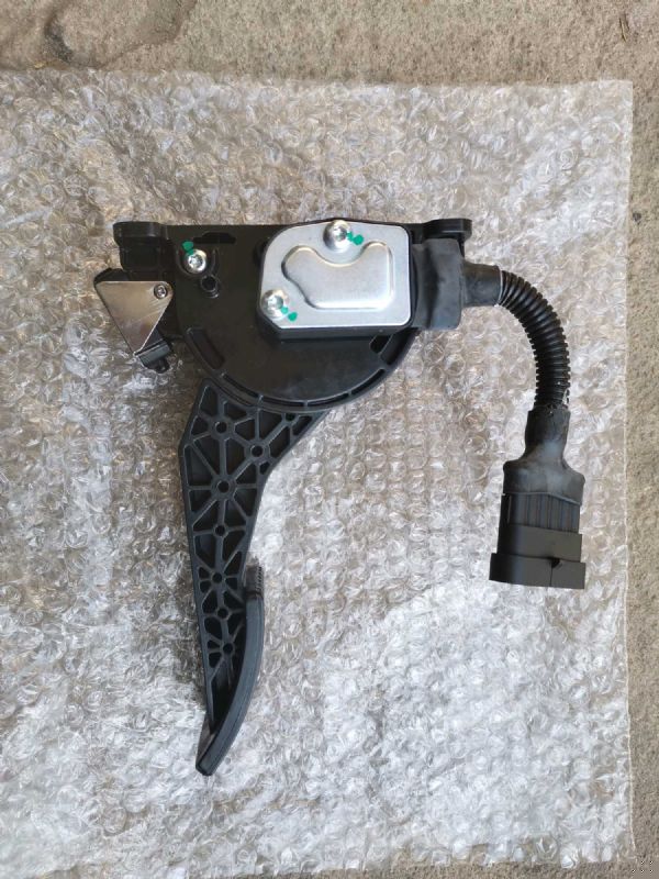 电子油门踏板总成