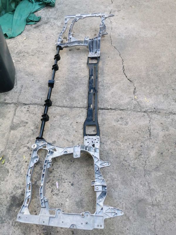 保险杠支架总成