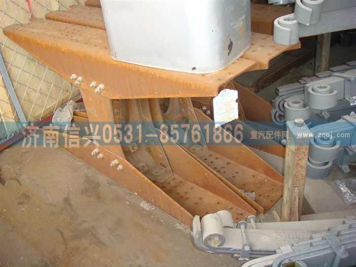 AZ9725516006,横梁总成(850-8+8),济南信兴汽车配件贸易有限公司
