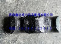 SZ952000913    ,陕汽德龙新M3000前钢板压板                                             ,济南鑫达重卡汽车配件有限公司