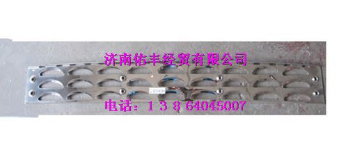 WG1664230091,重汽豪沃A7保险杠上防滑板WG1664230091,济南佑丰经贸有限公司（原镐煜）