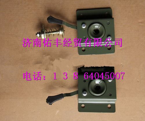 重汽豪沃A7左面罩锁WG1664110027图1