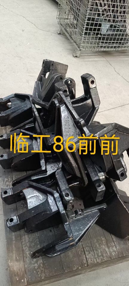 临工MT86 27120106171前簧前支架
