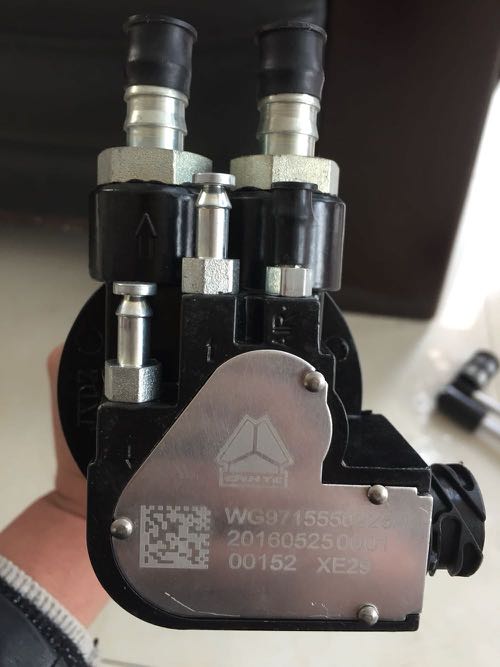 中國重汽豪沃油位傳感器WG9715550225/1