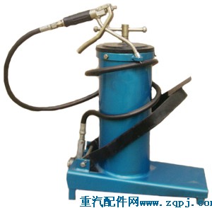 2008052711352101,脚踏式润滑脂加注器,淄博铸山机械制造有限公司