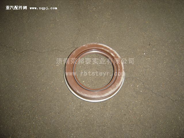 AZ9761322430.中桥输出油封(豪沃)1088219图1
