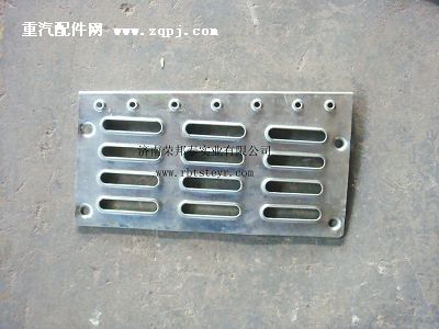 WG1642230021,WG1642230021.低位踏板防滑板(豪沃)右,济南港新贸易有限公司