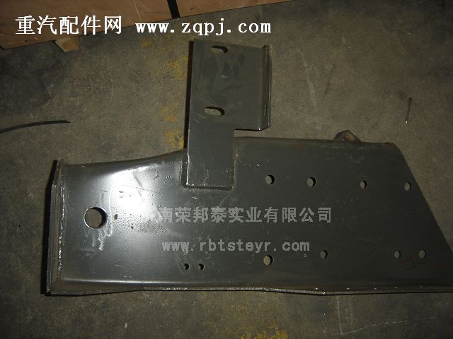 99100930021,99100930021.保险杠托架(右),济南港新贸易有限公司