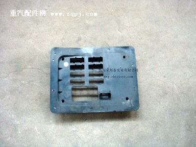 WG9725584031.过线盒体(豪沃)图1